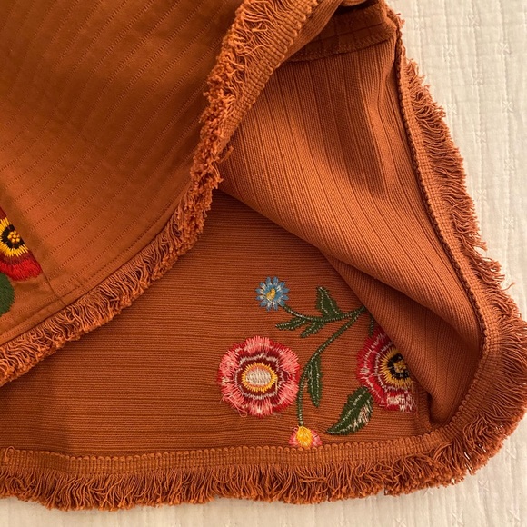 GB High Waisted Skirt with Flower Stitching - Picture 9 of 9